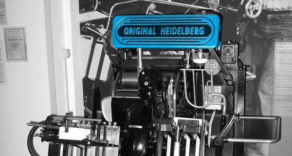 Original Heidelberg Windmill letterpress with its nameplate in cyan